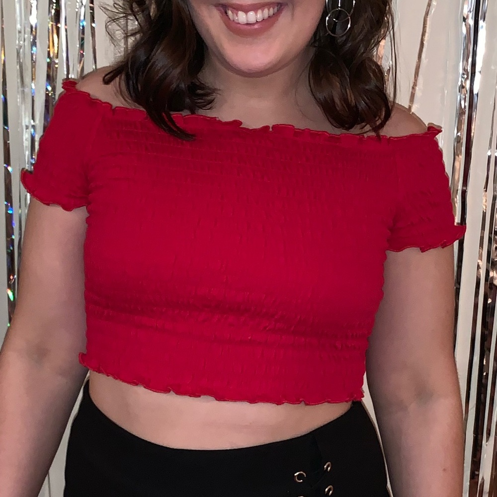 Ruffled cinched red crop top!